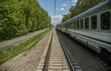 Pociąg dalekobieżny na torach - aut. Włodzimierz Włoch