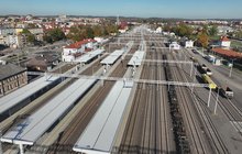 Stacja Ełk - widok z drona na perony fot Paweł Chamera PKP Polskie Linie Kolejowe SA