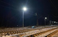 Oświetlone tory na stacji Boguszów Gorce. Autor Adam Staniszewski