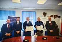 Podpisanie umowy na prace na linii kolejowej Opole - Kluczbork fot. N.Kuśnierz (1)