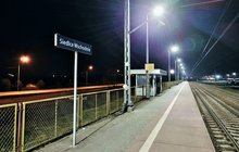 Siedlce Wschodnie - oświetlony peron nocą, fot. PLK