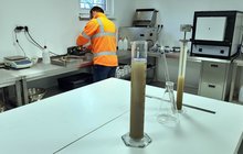 Stanowiska badawcze w laboratorium PLK SA, fot. Piotr Hamarnik
