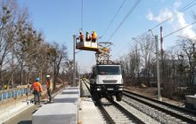 Wrocław - budowa nowego przystanku Wrocław Szczepin, widok na przebudowany tor z pociągiem sieciowym, foto. Bohdan Ząbek