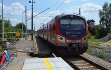 Pociąg PolRegio na modernizowanym przystanku Kolonowskie. Fot. M. Pabiańska