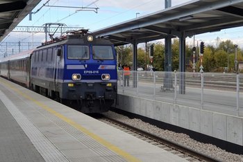 Pociąg pasażerski na stacji Kraków Płaszów fot. Mateusz Wanat