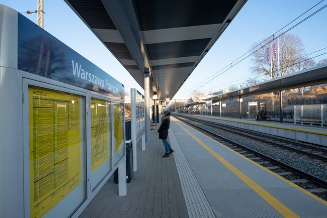 Gabloty i tor na przystanku Warszawa Powązki, fot: Łukasz Bryłowski, 6.12.2019