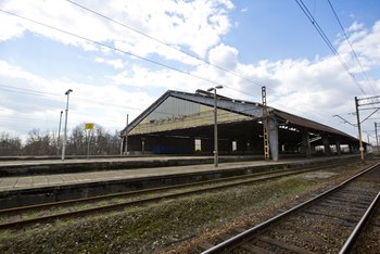 Stacja Bytom, widoczna hala peronowa oraz tory stacyjne, fot. Szymon Grochowski
