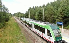 Gliniszcze - pociąg przy nowym peronie, Fot. Artur Lewandowski PKP Polskie Linie Kolejowe S.A.