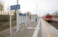 Pociąg przy peronie na przystanku Zieleń. fot. Łukasz Bryłowski PKP PLK