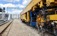 Podbijarka przygotowuje tor w Krakowie, fot. Piotr Hamarnik