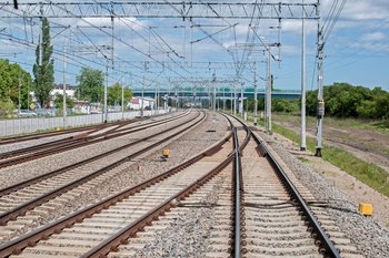Widok na tory kolejowe. Zdjęcie Włodzimierz Włoch
