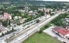 Stacja Tuchów - zmodernizowany peron; są nowe wiaty ławki, tablce informacyjne oznakowanie, fot. Krzysztof Dzidek