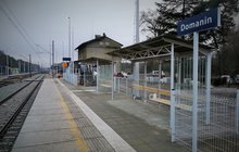 Widok zmodernizowanego peronu na stacji Domanin