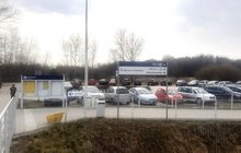 Parking dla samochodów przy stacji Opoczno Południe, pociąg, peron, auta fot. Rafał Wilgusiak PLK (1)