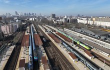 Widok z góry na budynek dworca i stację Warszawa Wschodnia, widać tory, perony i pociągi, fot. P.Mieszkowski, A.Lewandowski (3)