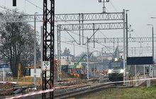 Pociąg przy peronie Oborniki Wielkopolskie Miasto, w tle budowa nowego peronu_fot.Radek Śledziński