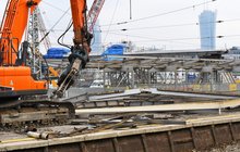 Rozbiórka starej konstrukcji wiaty na peronie nr 6, fot. Martyn Janduła