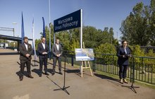 Minister Infrastruktury, Dariusz Klimczak, Prezes PLK Piotr Wyborski i przedstawiciel wykonawcy na przystanku Warszawa Ursus Północny, fot. Łukasz Bryłowski (2)