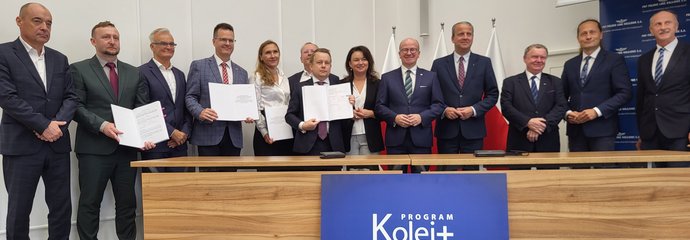 Podpisanie umowy na 3 projekty z programu Kolej Plus w Wielkopolsce fot. Radosław Śledziński