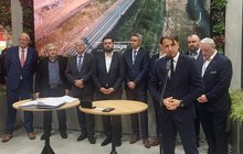 Piotr Kubicki, członek zarządu PLK SA, przemawia na uroczystości podpisania listu intencyjnego z zewnętrznymi partnerami; fot. Gabriela Juszczuk