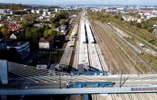 Widok z lotu ptaka na estakadę tramwajową i stację Kraków Płaszów, fot. Piotr Hamarnik