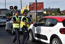 Rozdawanie ulotek kierowcom.