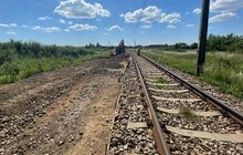 Budowa nowego przystanku Głowno Północne, robotnicy przy torze fot. Jakub Raj PLK SA (1)