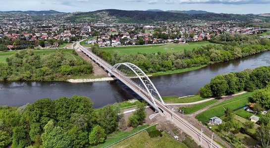 Nowy_most_kolejowy_nad_Dunajcem_w_Nowym_Saczu__widok_z_lotu_ptaka__fot._Piotr_Hamarnik
