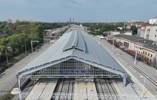 Stacja Bytom widziana z lotu ptaka, widok na perony i halę peronową, fot. Krzysztof Ścigała (1)