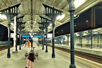 Peron na stacji Gdańsk Główny nocą, fot. Przemysław Zieliński