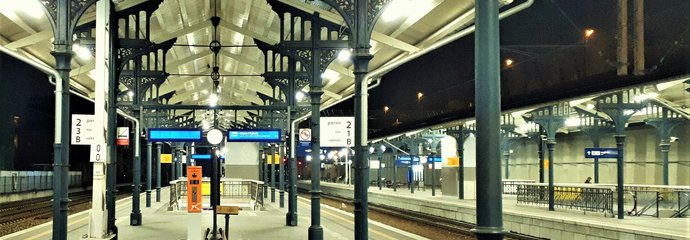 Peron na stacji Gdańsk Główny nocą, fot. Przemysław Zieliński
