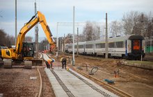Maszyny i pracownicy przy zabudowie nowych torów na stacji Olsztyn Gutkowo, fot. Artur Szymański, PKP Polskie Linie Kolejowe S.A
