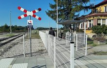 Dojście do peronu i wiata rowerowa w Niemojkach, fot. W.Milewski, PKP Polskie Linie Kolejowe SA