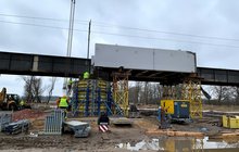 Prace podczas modernizacji mostu w Nietkowicach.
