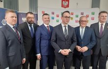 Podpisanie umowy na parkingi w Opocznie, minister infrastruktury, prezesi spółek PKP fot. Rafał Wilgusiak PLK