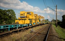 Prace na linii kolejowej Oleśnica - Kluczbork, na zdjęciu maszyny, fot. Łukasz Hachuła Polskie Linie Kolejowe (2)