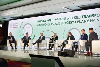 Przedstawiciele MI, PLK SA i eksperci kolejowi na konferencji PLK SA poświęconej rozwojowi polskiej kolei szynowej, fot. Jacek Kamiński, Agencja EventSnap (2)