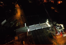 Kadr z filmu: Wiadukt w Pruszkowie - montaż konstrukcji