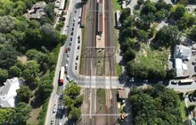 Widok z góry na przejazd kolejowy w Rembertowie, w miejsce którego powstanie wiadukt, fot. A.Lewandowski, P.Mieszkowski