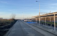 Będziemyśl Przystanek kolejowy w Będziemyślu, przy przystanku jest parking, fot. Mateusz Bryndza (2)