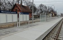 Widok na peron na przystanku Marcinowice Świdnickie, fot. P. Mieszkowski, A. Lewandowski