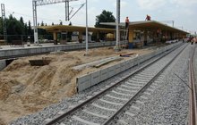 Wykonawcy na budowie drugiego peronu i wiaty na stacji w Ożarowie Mazowieckim, fot. A.Lewandowski, P.Mieszkowski