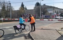 Bezpieczny przejazd Częstochowa, rowerzystka, fot. Katarzyna Głowacka 
