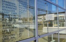Zabytkowy rozkład jazdy zabezpieczony wiatą_autor_K.Jakubowski