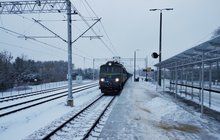 Stacja Bełchów, pociąg towarowy przy peronie fot. Rafał Wilgusiak PLK SA