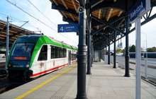 Białystok - pociąg przy peronie nr 4 fot Tomasz Łotowski PKP Polskie Linie Kolejowe SA