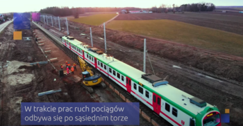 Przejeżdżający pociąg na odcinku Czyżew - Białystok