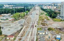 Stacja Gdańsk Zaspa Towarowa, widok z góry na tory i pociągi towarowe. fot. Szymon Danielek, Damian Strzemkowski