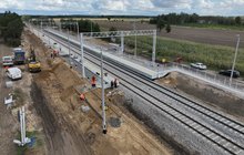 Widok z góry na budowane perony w Hordzieżce, widać wykonawców i maszyny, fot. P. Mieszkowski, A.Lewandowski