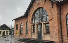 Zduńska Wola, budynek dworca z zewnątrz fot. Szymon Jurkiewicz